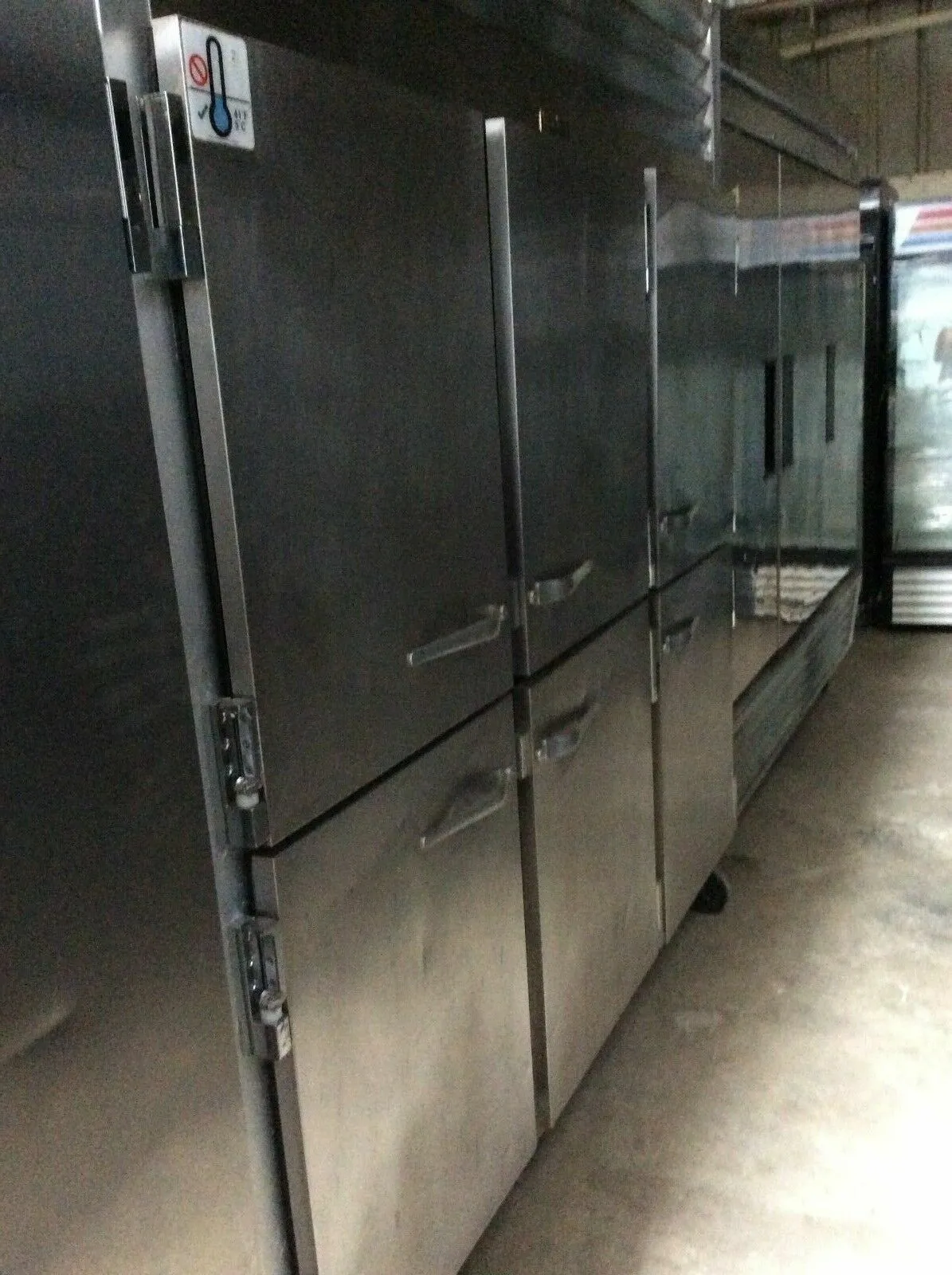 75-0300 Traulsen G3000 Three-Section, Reach In, Self-Contained Cooler