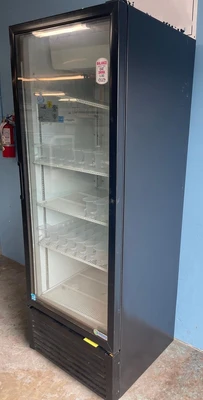 75-0331 Imbera 29.5'' Self Contained Glass Door Cooler G319