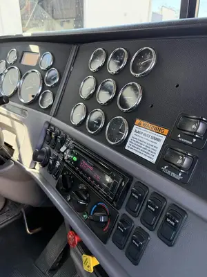 USED 2012 PETERBILT 386