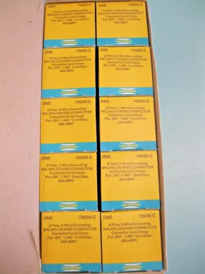 Leviton 70930-C Twist Turn Locking Connector Box of (10) NEW P5