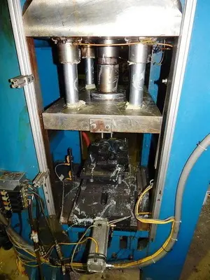 90 Ton FARGER & JOOSTEN MULTIPOWER Air/Oil Press