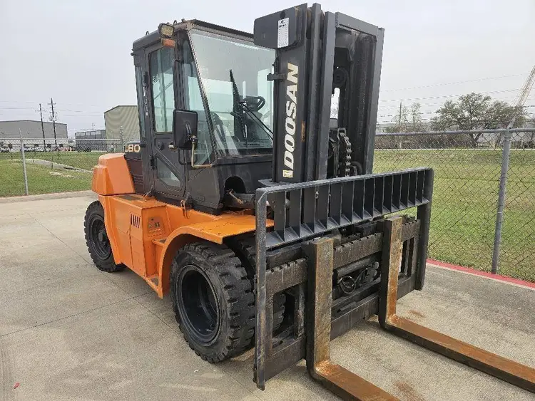 Used 2016 DOOSAN D80S-7 Internal Combustion Forklifts: Pneumatic Tire Illinois US | Somerset Equipment Sales #1546253