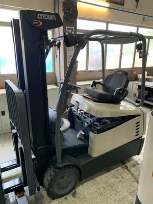 USED 2011 CROWN USA  EQUIPMENT SC5240-40TT190;  FC4520-55TT188;  RR5795S-45TT400