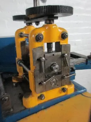 0676-200 Tieche Motorized Multi-Slitter with Additional Slitting Tools