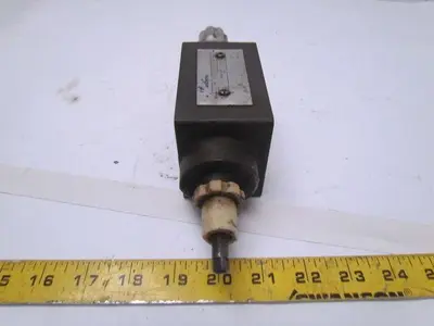 Western Fluidyne WFDGMFN5YA2WB2W41 Hydraulic control valve adjustable lot of 5