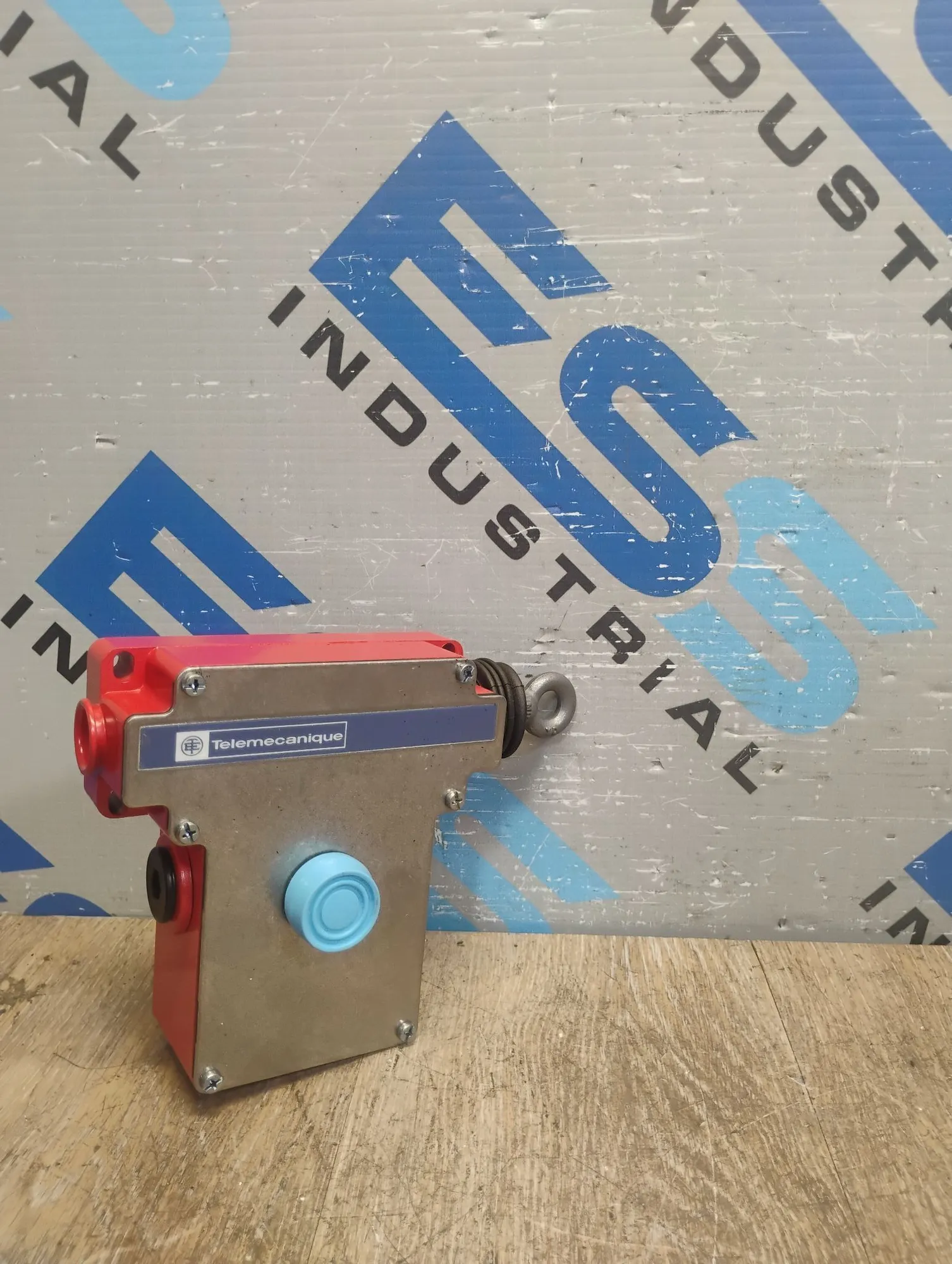USED TELEMECANIQUE XY2CE1A250H7