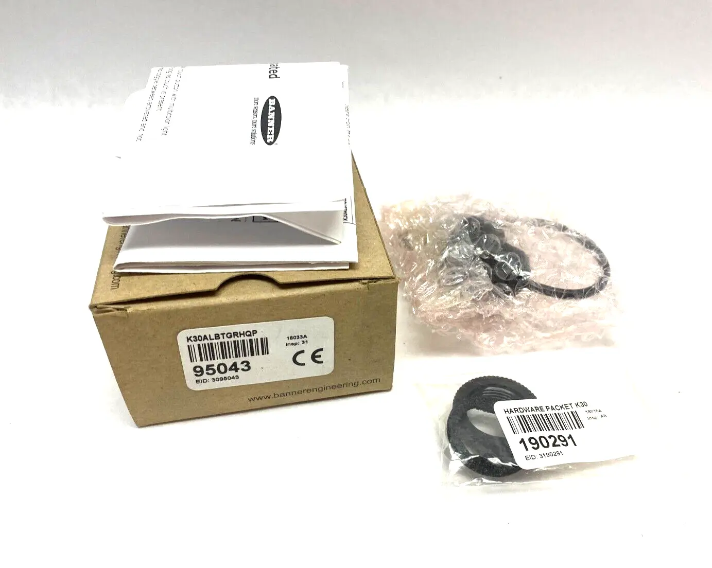 K30ALBTGRHQP, 95043 | Banner K30ALBTGRHQP 2-Color Touch Sensor Green/Red; Latching Output 95043 - New – Open box