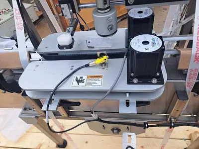 Capper, Inline, Chuck Screw Capper, Automatic, Cap Feeder #C745456