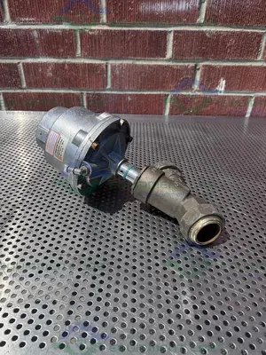USED GEMU 514/40/D195 PNEUMATIC ANGLE SEAT VALVE, PST 4-10 180°C W/ 1 1/2" FITTING