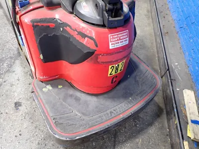 USED THE RAYMOND CORPORATION 8410