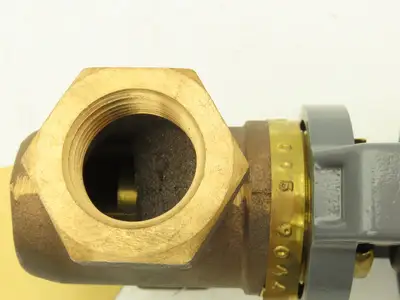 Johnson Controls Brass Valve 1" NPT  9-13PSIG w/V-3000-1 Diaphragm Actuator
