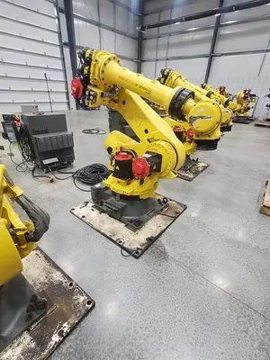 USED 2015 FANUC R-2000IC/210F