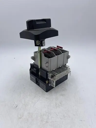 Used ALLEN-BRADLEY ALLEN-BRADLEY 194R-NC030P3 SER B, 194R-HS4 SER A Disconnects | ND Industrial Surplus #1214155
