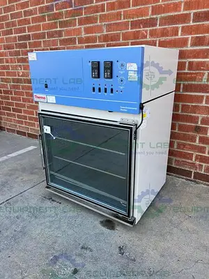 USED THERMO 3911 FORMA ENVIRONMENTAL CHAMBER , 0° TO 60°C , 220V, 11 CU FT.