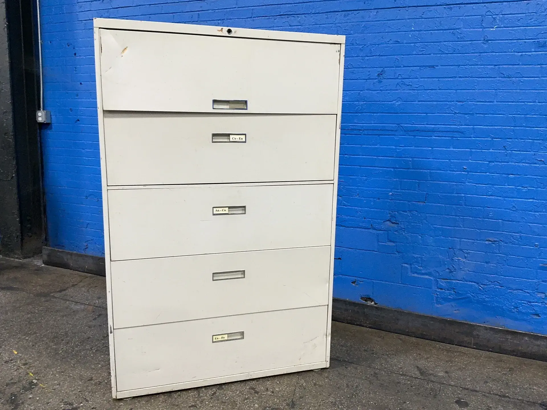 Used _UNKNOWN_ _UNKNOWN_ Cabinets Ohio US | HGR 24 #1413292