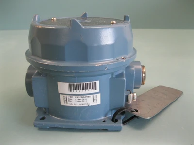 1/2" United Electric Controls J120-173 Pressure Switch 250VAC 4-100PSI D4