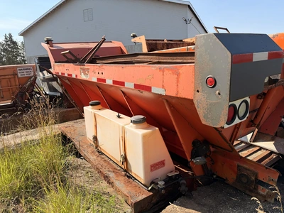 Used CHIEF FSH 14 SS STAINLESS STEEL V-BOX SALTER WITH LIVE BOTTOM. Dry Spreaders Michigan US | Miedema Asset Management Group #1320830