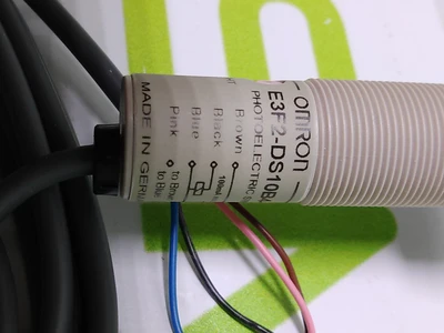 NEW OMRON E3F2-DS10B4-N