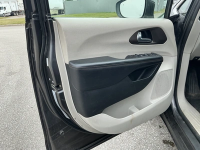 USED 2019 CHRYSLER PACIFICA