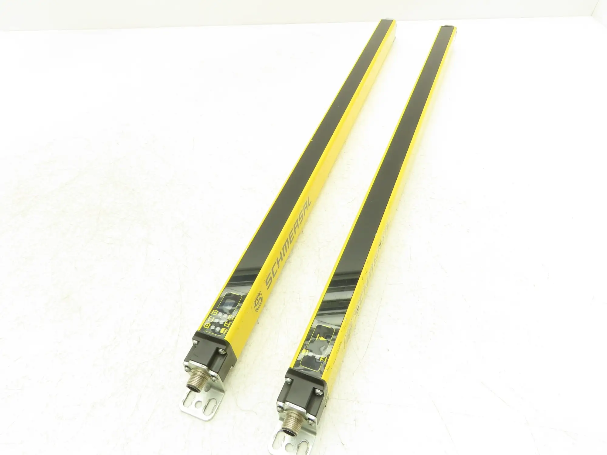 Schmersal SLC440-ER-0570-14-01 Safety Light Curtain Transmitter & Receiver Set