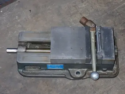 Kurt 6" Vise