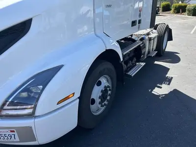 USED 2022 VOLVO VNR42T300