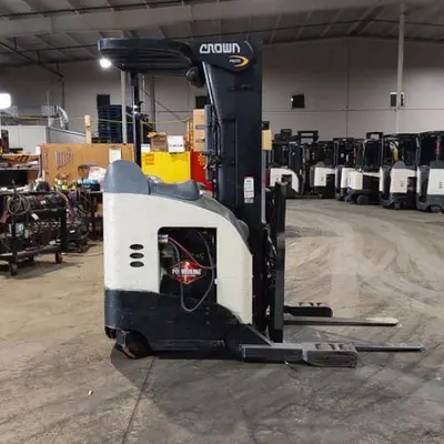 USED 2018 CROWN RR5725-45