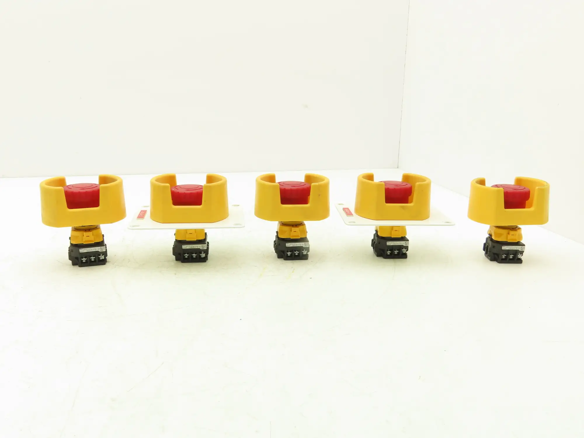 IDEC XW1E-LV Emergency RED E-Stop Pushbutton Twist Release Lot of 5