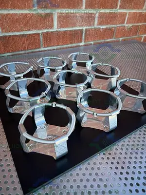 USED NEW BRUNSWICK INNOVA 42 SHAKER  PLATFORM 18" X 18" W/  FLASK HOLDERS