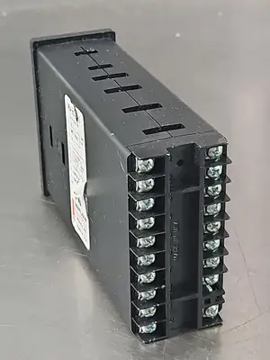 Watlow 985A-3CD0-0000 Temperature Controller (BIN643)