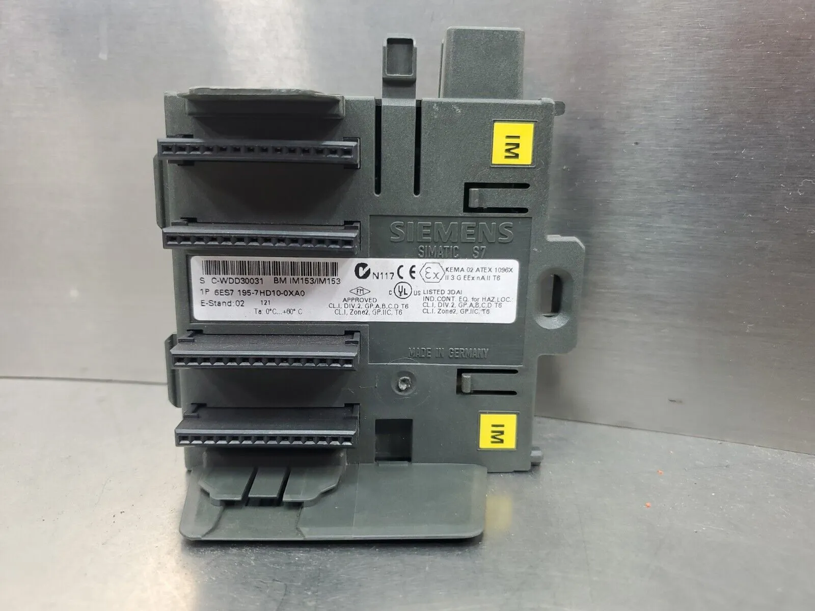 Siemens SIMATIC S7 6ES7 195-7HD10-0XA0 Bus Module. 3E-20