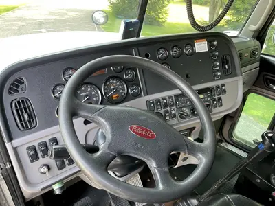 USED 2010 PETERBILT 367 FLAT TOP W/36” SLEEPER