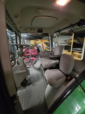 USED 2013 JOHN DEERE 8235R
