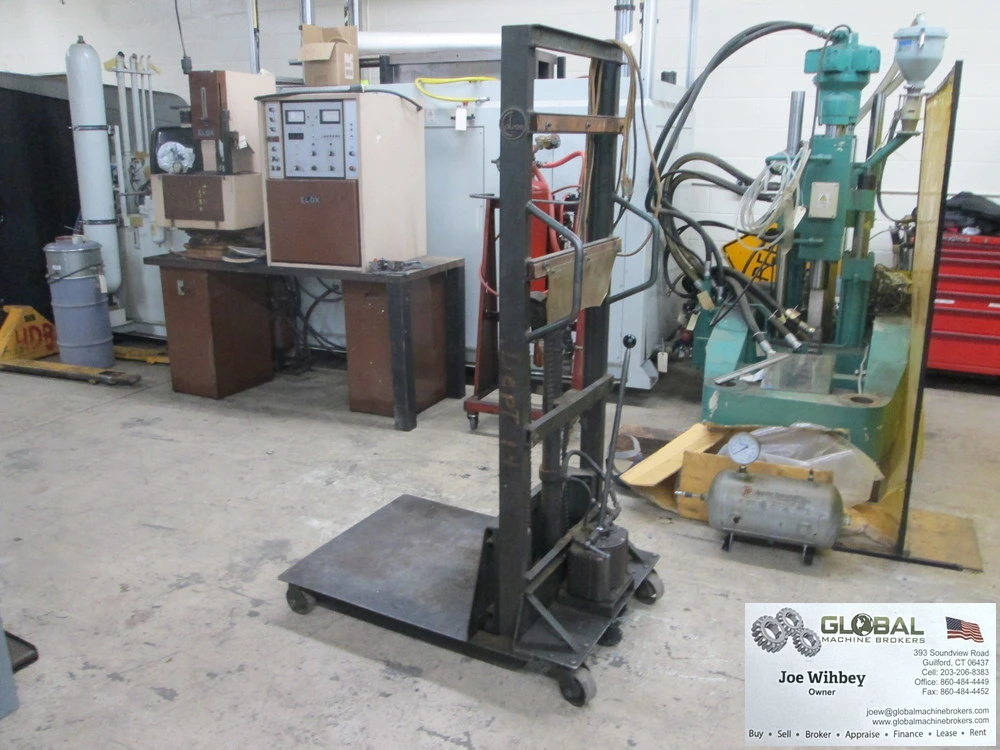 Colson 30"X 30" Manual Hydraulic Operation Die Cart W/Rear Rotating Casters