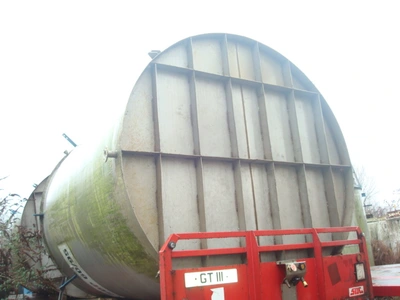 20,000L S/S Vertical Enclosed Tank