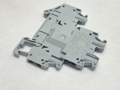 New | in-Stock Phoenix Contact Double-Level Terminal Block 3044636 PKG OF 50 Terminal Blocks Michigan US | Maverick Industrial Sales #1389240
