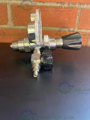 USED HARRIS SPECIALTY KH1096 722C-125-540-BE GAS LAB REGULATOR 3000 PSI