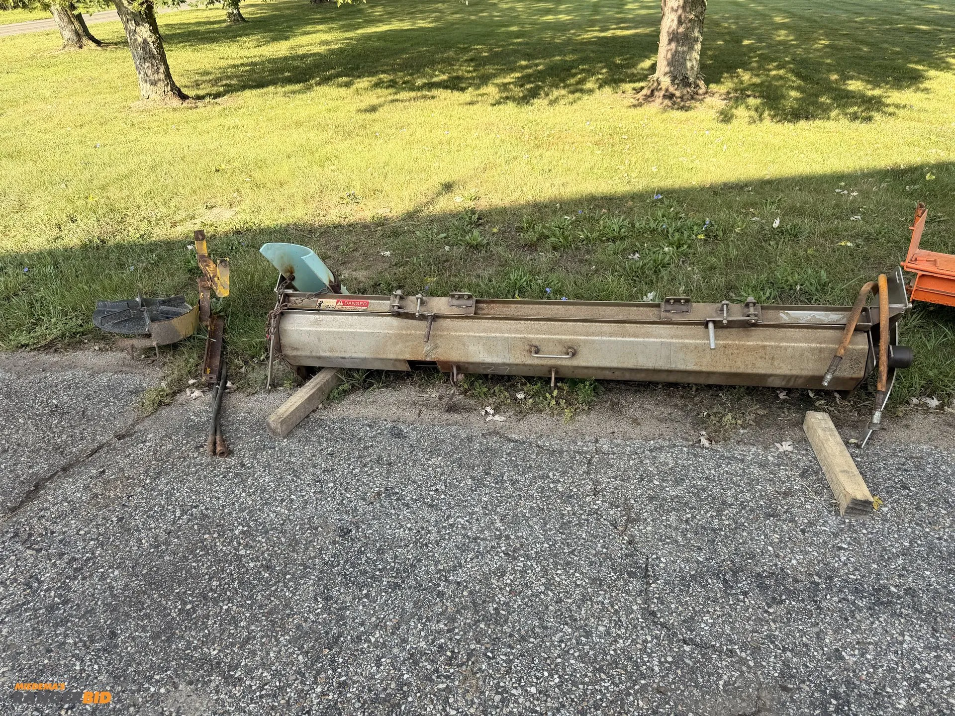 Used STAINLESS STEEL TAILGATE SALTER _UNKNOWN_ Dry Spreaders Michigan US | Miedema Asset Management Group #1414366