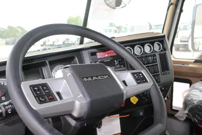 New | in-Stock 2026 MACK GRANITE 64BR Rolloff Trucks Texas US | Roll Off Truck World #1491907