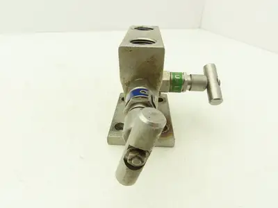 Kenmac MSTB4NCT 3 Valve Differential Pressure Manifold SS Ball Tip 1/2" NPT