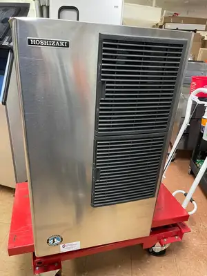 Used Hoshizaki Used Hoshizaki KM-650MAH Crescent Cube Ice Machine 661lb/24hr Air Cooled 208-230v Ice Machines Illinois US | Falcon Restaurant Supply #1374924