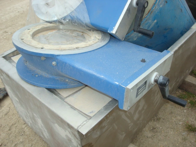 Britton S/S 250Mm Dia Hand Op Slidevalve