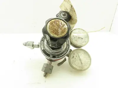 Matheson 3104A-350 Dual Gauge Gas/Pressure Regulator Adjustable 3000PSI 200PSI