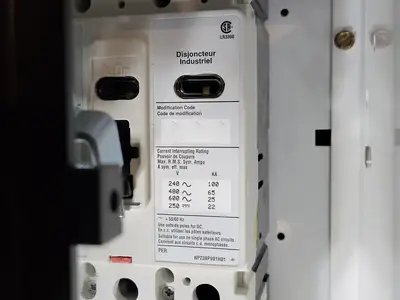 25/25A, 3 Pole, 600V Circuit Breaker HFD3025 Bucket for Freedom 2100 MCC Frame