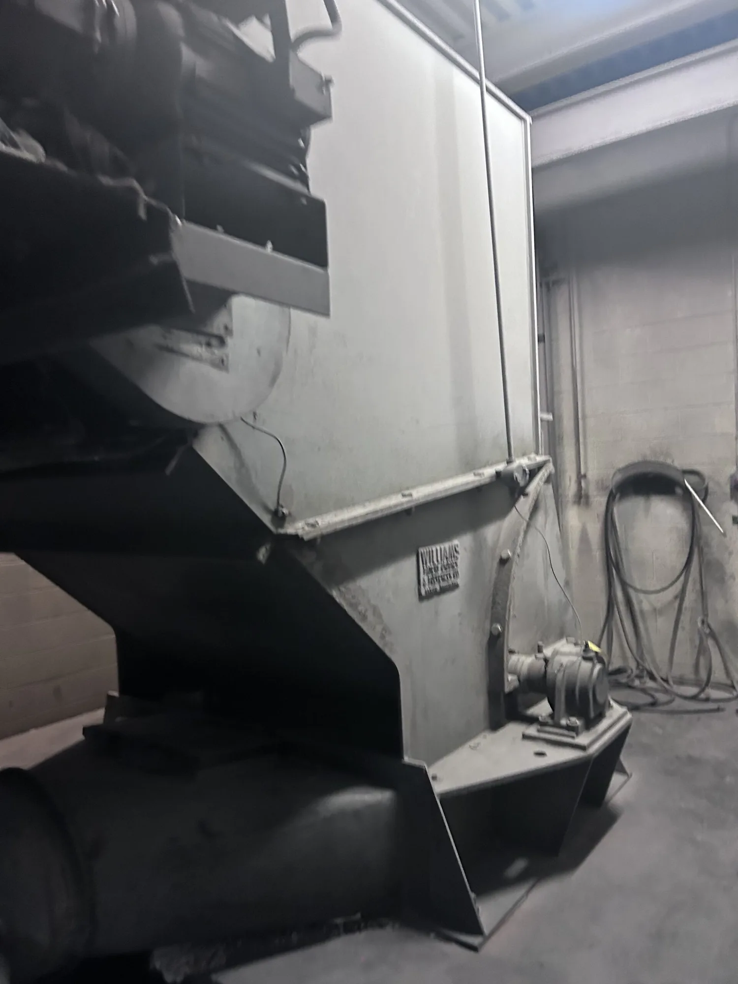 Williams XL Shredder Feed Conveyor & New York Blower System – Industrial Material Handling Package