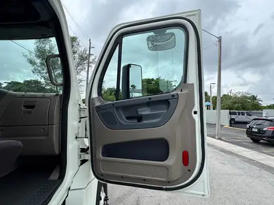 Used 2018 FREIGHTLINER CASCADIA Conventional trucks Florida US | Truck and Van Outlet #1509230