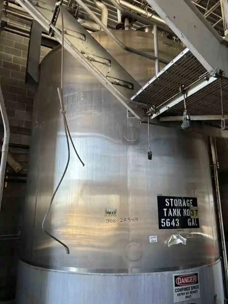 used 5600 gal stainless steel tank