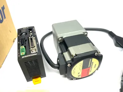 USED ORIENTAL MOTOR ALPHASTEP CLOSED LOOP STEPPER MOTOR AND DRIVER MOD.