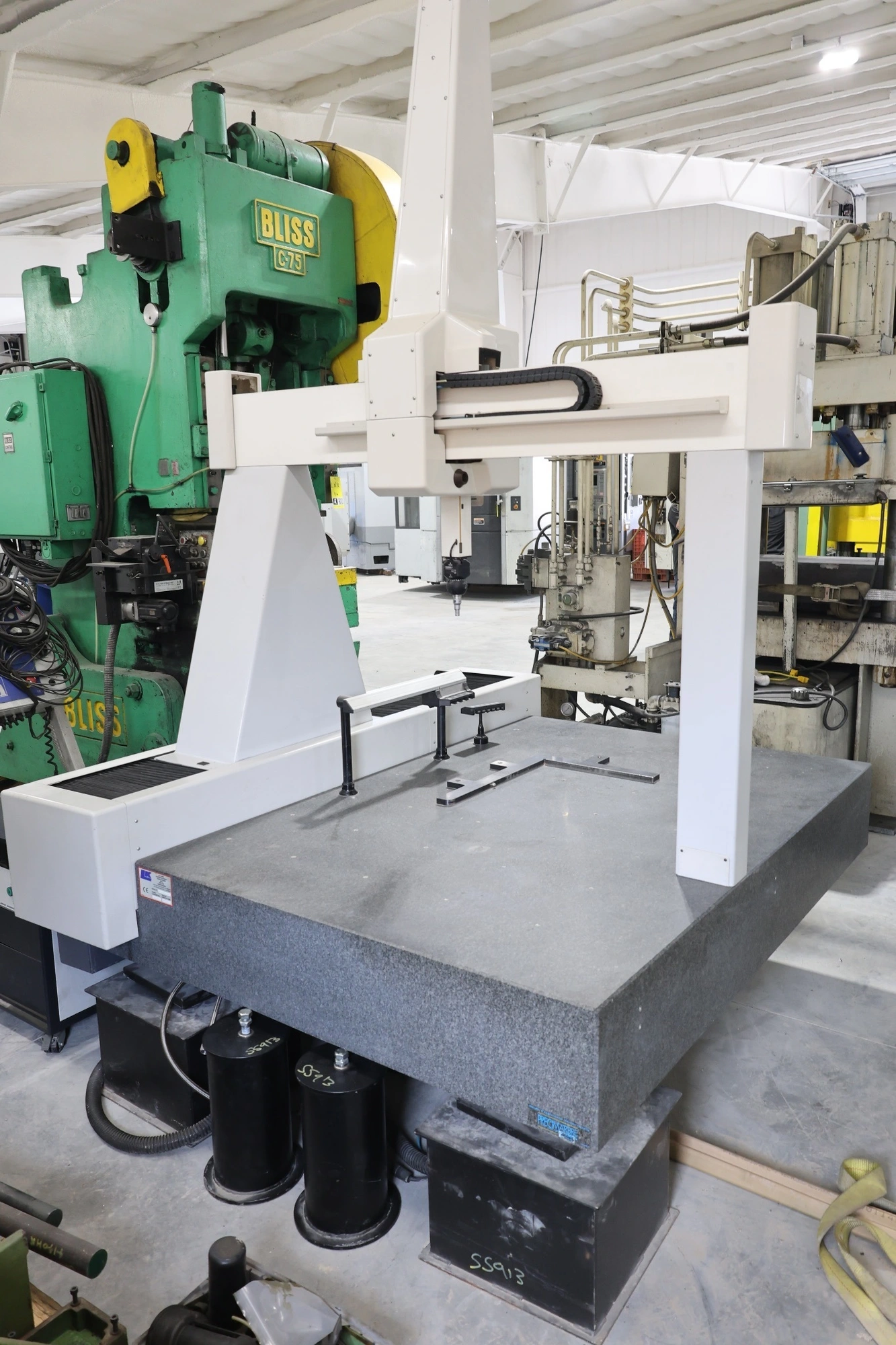USED 2002 LK CMM