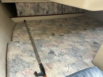 USED 1998 HUNTER TBD